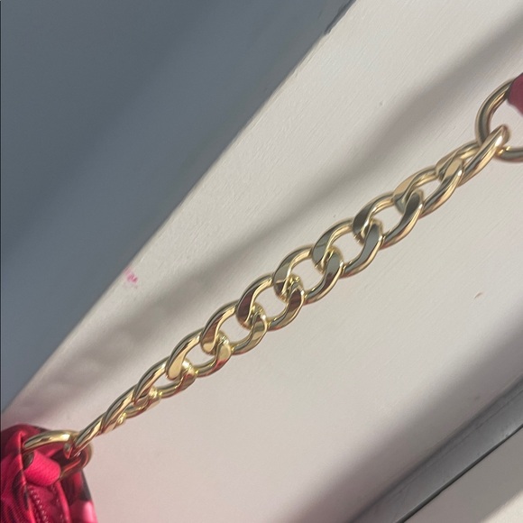 Victoria's Secret Red Rose Print Chain Strap Crossbody Shoulder Bag - Picture 4 of 6